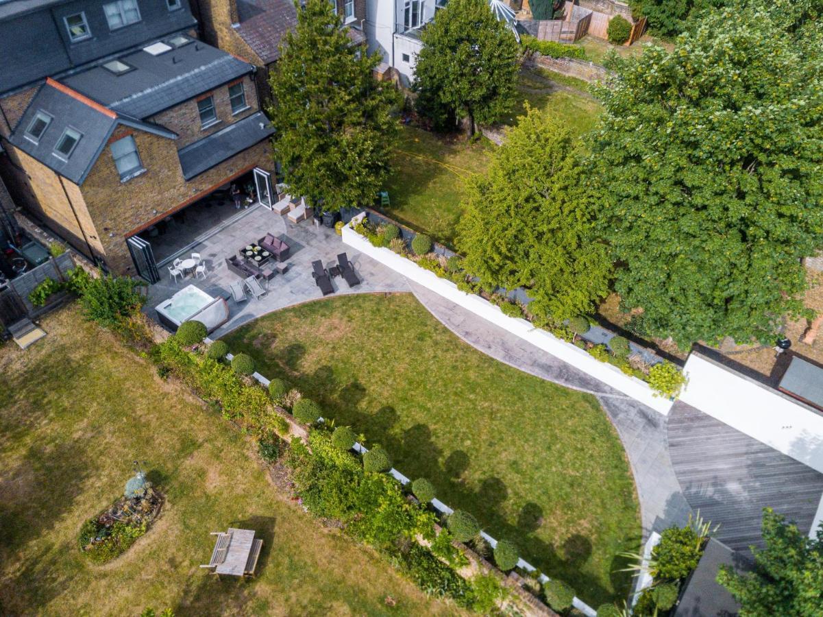 Villa Dream House London With Gym, Cinema And Housekeeper Stadtteil Stadtteil Ealing Exterior foto
